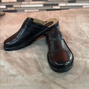 Womens Black Leather Slip-On Shoes